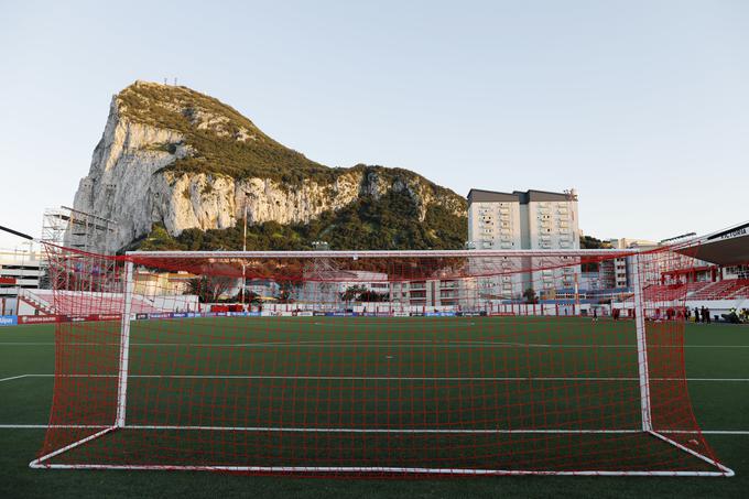 Gibraltar igra domače tekme na stadionu v bližini znamenite Gibraltarske stene. | Foto: Reuters