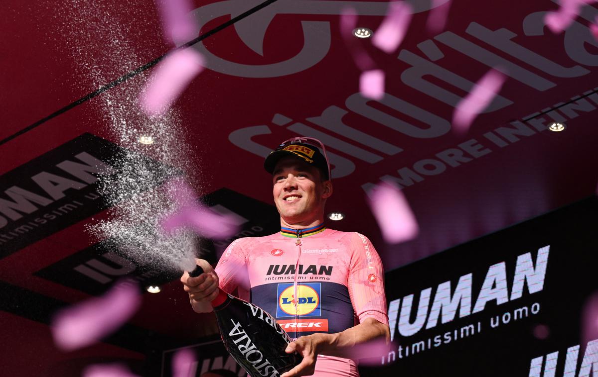 Mads Pedersen, Giro 2025 | Mads Pedersen je po kaotični etapi zadržal rožnato majico. | Foto Reuters