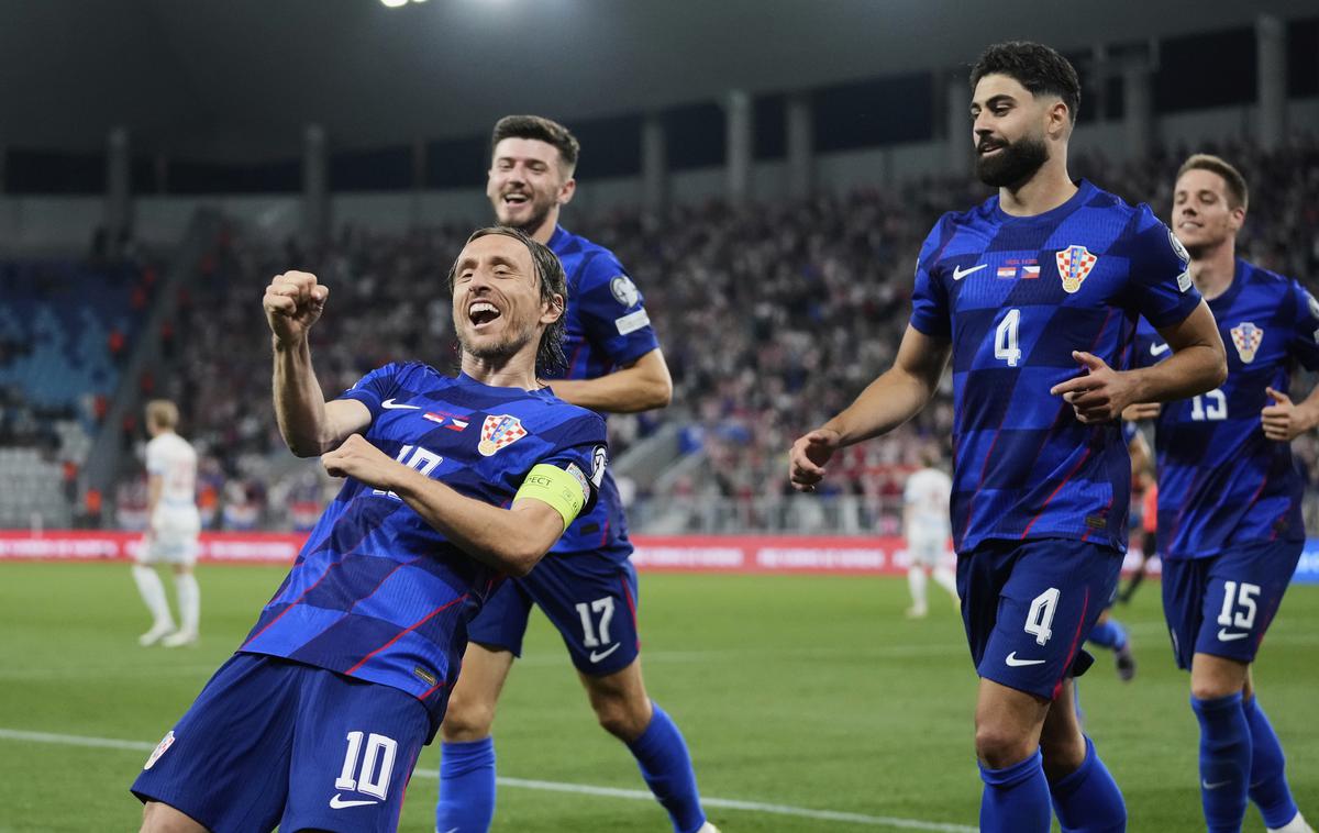 Luka Modrić | Hrvaški nogometaši so visoko, s 5:1, nadigrali Čehe. | Foto Guliverimage