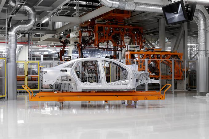 Audi bo letos jeseni na avtomobilskem salonu v Frankfurtu razkril novo generacijo svoje največje limuzine A8. | Foto: Audi