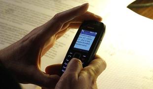 Priljubljenost pošiljanja novoletnih voščil prek SMS še vedno narašča