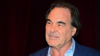 Oliver Stone bo nagrajen na festivalu v Karlovih Varih