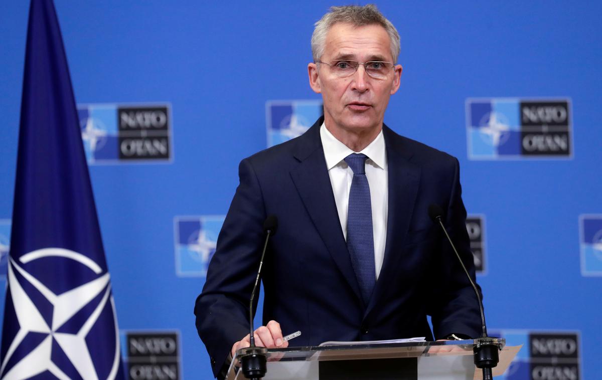 Jens Stoltenberg | To, da bo napad na eno članico sprožil odziv vseh, velja le za članice Nata, ne pa za tesne partnerice, kot je Ukrajina, je pojasnil Stoltenberg. | Foto Reuters