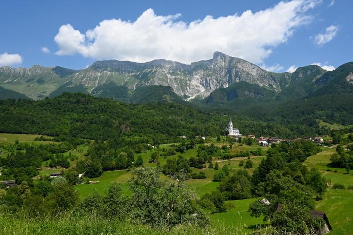 Krn | Popoldanski pogled na Krn in Krnčico nad vasjo Drežnica | Foto Matej Podgoršek