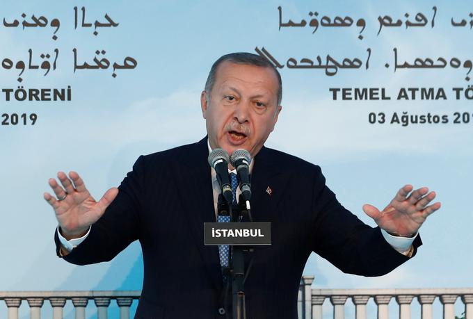 "To novo cerkev vidim kot obogatitev Istanbula. Že zaradi tega vam čestitam," je dejal turški predsednik. | Foto: Reuters