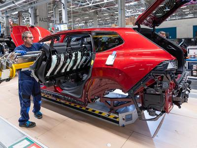 BMW iX3 pred novim mejnikom: skoraj 100 tisoč naročil v manj kot letu dni