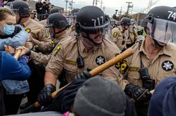 Sodnik ukazal izpustitev več sto pridržanih med racijami proti priseljencem