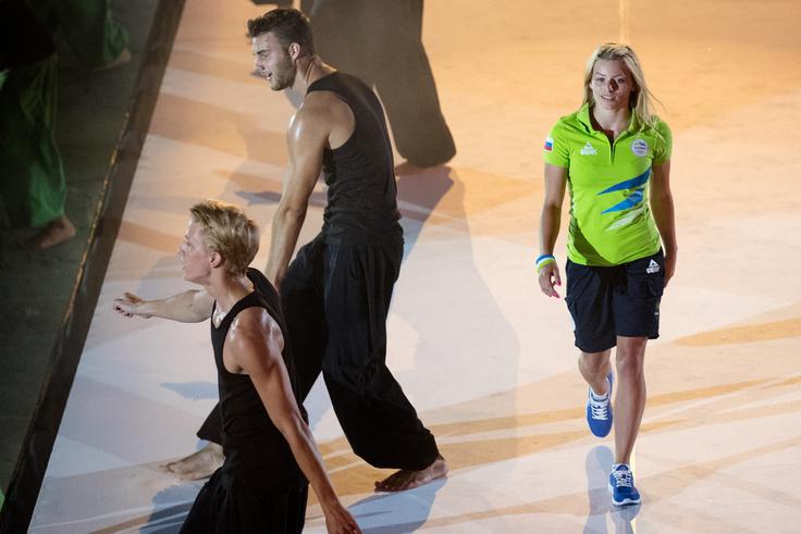 Eno začetnih in obenem osrednje poglavje prireditve je bil mimohod olimpijcev. na fotografiji je edina gimnastičarka Teja Belak.  | Foto: Matic Klanšek Velej/Sportida