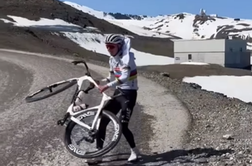 Pogačarja skoraj odpihnilo med pripravami na Tour de France #video