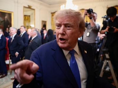 Trump: Vojna z Iranom se ne bo več dolgo vlekla. Imamo pa problem.