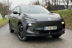 Skriti sladkorček? Dokaz, da ugoden električni avto ni nujno boleč kompromis.