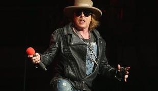 Oboževalec Guns N' Roses toži Axla Rosa