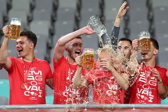 finale pokala NK Rogaška | Nogometaši Rogaške so tako lani nazdravljali s pivom po osvojitvi pokalne lovorike. Kje pa nastopajo in igrajo danes? | Foto www.alesfevzer.com