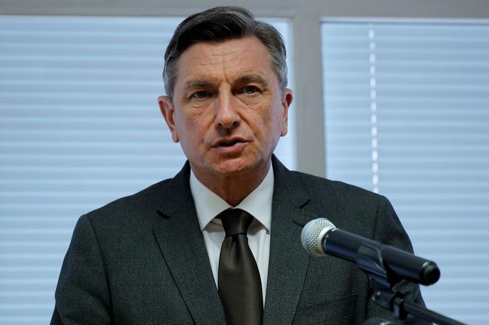 Borut Pahor | "V 33-letni zgodovini tega nekako nismo znali narediti ali pa morda tudi nismo hoteli. Na začetku, v 90. letih, smo se nekako zanesli, da s postopnimi koraki lažje in več dosežemo, kot če bi šli v bolj prelomne spremembe. Triintrideset let kasneje se kaže, da prelomne spremembe potrebujemo. Prej ko jih bomo dali pod streho, bolje bo," je poudaril Borut Pahor. | Foto STA