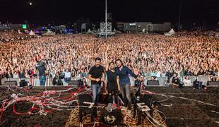 Na koncertu 2Cellos v Kopru kar 13 tisoč ljudi #foto