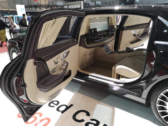 Predelovalci lahko klasično Mercedes-Benzovo limuzino razreda S spremenijo v pravi "predsedniški" avtomobil. | Foto: Gregor Pavšič