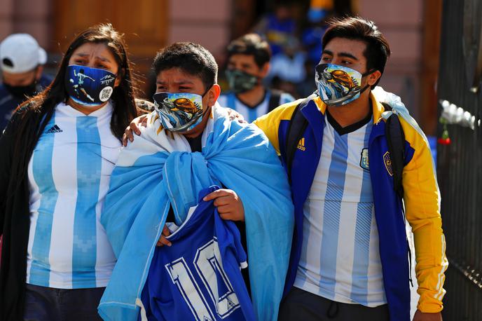 Diego Maradona Krsta | Maradonovo krsto bi lahko do jutri obiskalo milijon ljudi. | Foto Reuters
