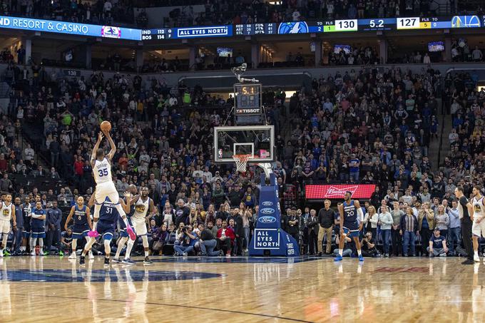 Kevin Durant je bil osmoljenec srečanja v domači dvorani. | Foto: Reuters