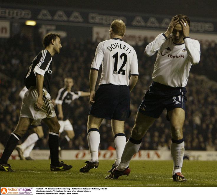 V karieri je zaigral tudi v sloviti angleški premier league, kjer je nosil dres londonskega velikana Tottenhama, a je podlegel pritisku in preveliki želji, saj ni niti enkrat zatresel mreže. | Foto: Reuters