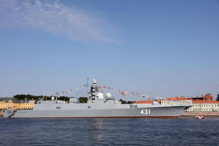 Fregata Admiral Kasatonov, opremljena s hiperzvočnimi raketami cirkon, ki lahko nosijo jedrsko orožje, je bila opažena ob obali priljubljene turistične destinacije ob Baltskem morju.  | Foto: Guliverimage