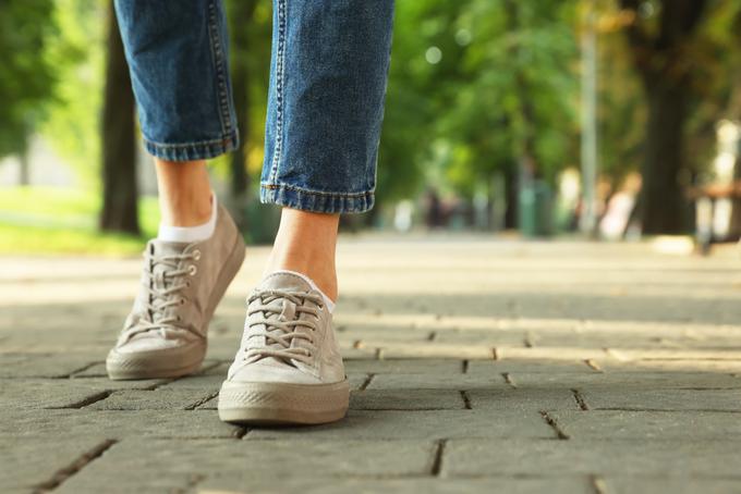 Redno sprehajanje ima številne pozitivne učinke na zdravje. | Foto: Shutterstock