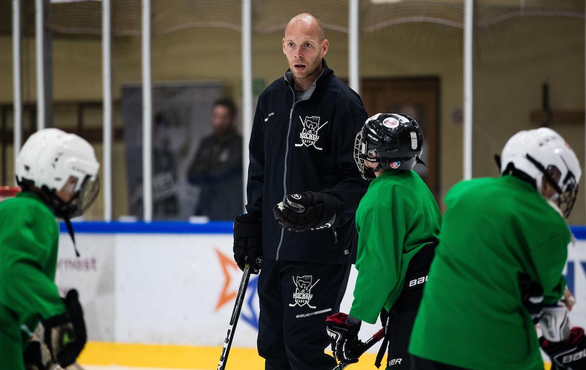 hokejska akademija Anže Kopitar Tomaž Razingar | Andrej Tavželj se je v zadnjih dneh prelevil v trenerja. | Foto Grega Valančič/Sportida