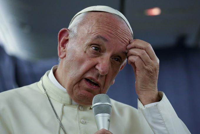 Papež pravi, da se zaveda, koliko so žrtve pretrpele. | Foto: Reuters