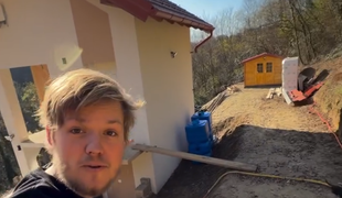 Američan hišo prenavlja že pet mesecev: poglejte, kaj vse so že uredili pred prihodom zime