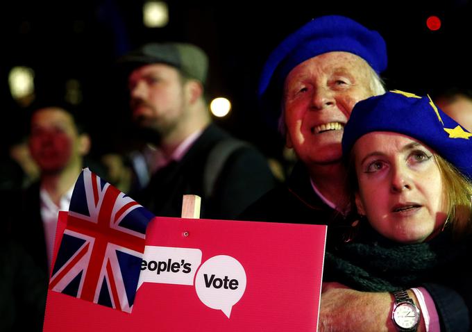 Protestniki v Londonu | Foto: Reuters