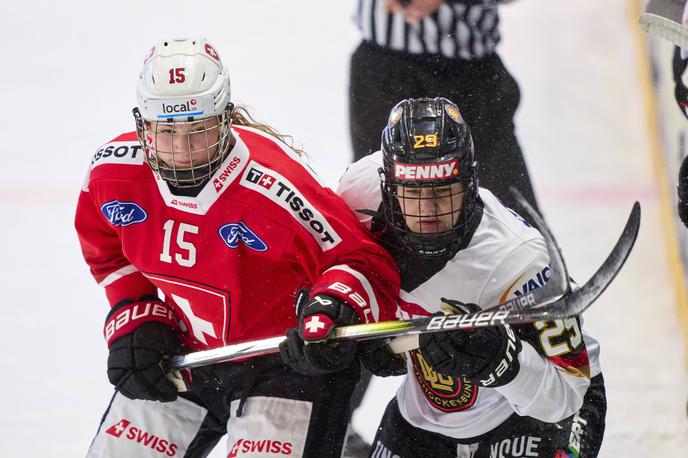 švicarska ženska hokejska reprezentanca | Švicarke so priznale premoč Kanadčankam. | Foto Guliverimage