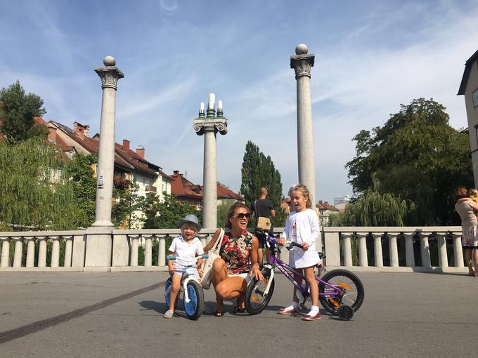 Družina je v Sloveniji večkrat letno. "Doma je še vedno najlepše," pravi Maja. | Foto: Osebni arhiv