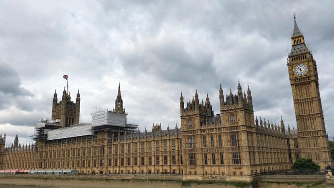  Britanski parlament in znameniti Big Ben v Londonu - od torka, 28. julija, potniki iz Slovenije ne glede na državljanstvo lahko vstopajo v Združeno kraljestvo brez obvezne 14-dnevne karantene. | Foto: Srdjan Cvjetović
