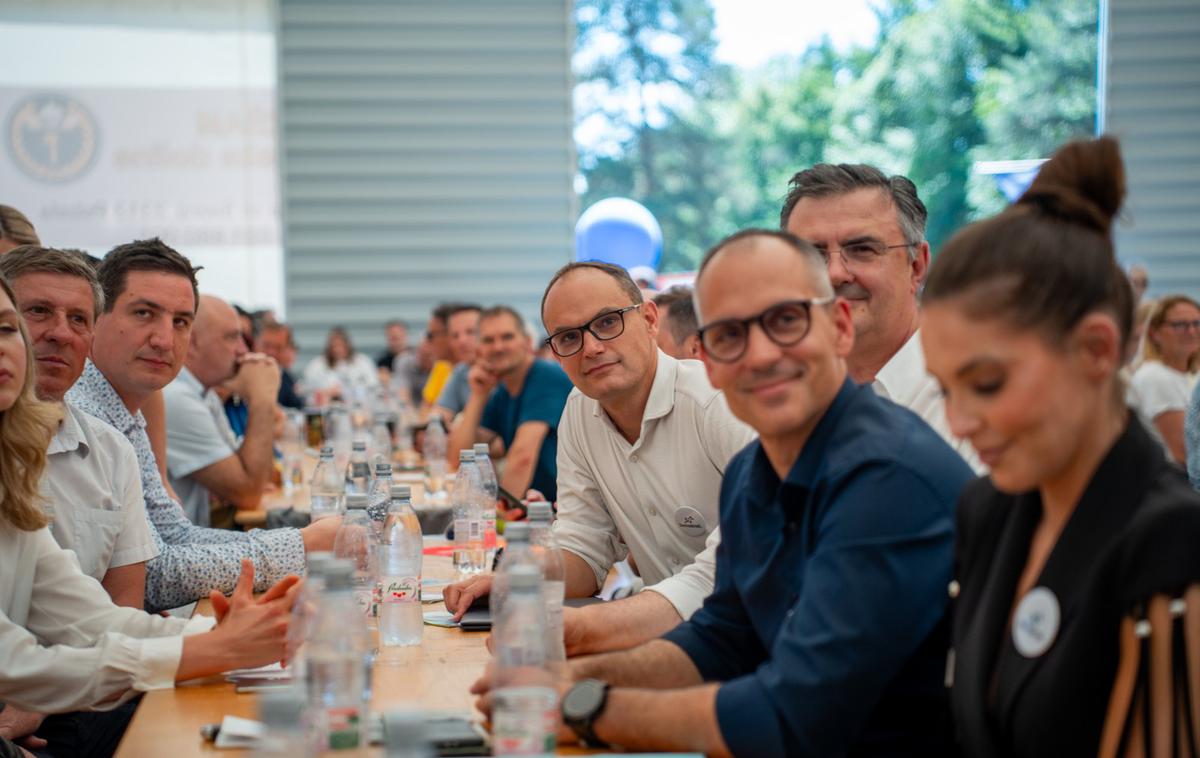 Demokrati, Anže Logar, Eva Irgl | Prvo srečanje stranke Demokrati, na katerem so ustanovili strokovni svet stranke, predsednik Demokratov Anže Logar pa je predstavil svojo vizijo prihodnje vlade. | Foto STA
