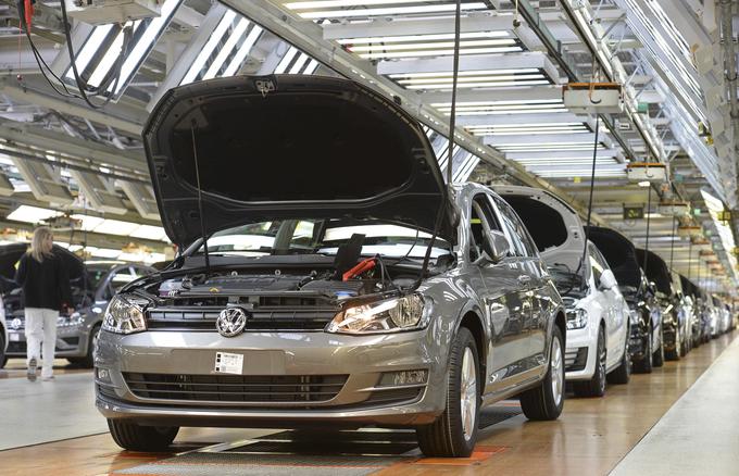 Volkswagen uresničuje napoved, da se namerava boriti za čisto vsakega kupca. Te zlasti na domačem trgu poskuša obdržati z ugodnostmi za zvestobo. | Foto: Reuters