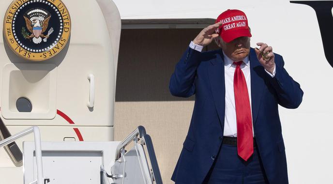 To se lahko Trumpu zgodi še pred jesenjo