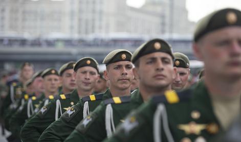 V Rusiji se začenja vpoklic nabornikov: bojijo se, da bodo morali na fronto