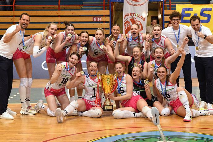 OTP banka Branik | V lanski sezoni so se naslova slovenskih prvakinj veselile Mariborčanke. Te novo tekmovalno obdobje v DP odpirajo proti Šempetrankam. | Foto OTP Banka Branik