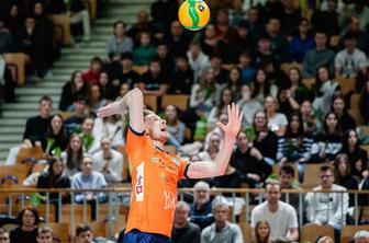 ACH Volley tudi na derbiju v Kamniku ni oddal niza