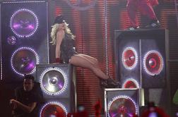 Kaj bi kupili za Britneyjino mamo?