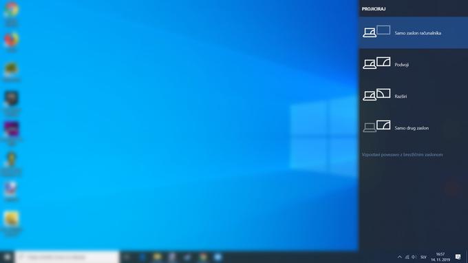 Operacijski sistem Windows 10 omogoča tri načine projiciranja računalniškega zaslona na televizijski zaslon: podvojitev, kar pomeni, da na obeh zaslonih gledamo isto sliko, razširitev, s čimer podvojimo uporabni prostor namizja, in pa predvajanje slike samo na drugem zaslonu. | Foto: Matic Tomšič