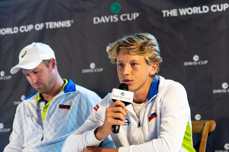 Žiga Šeško je nedavno zaigral prvič za Slovenijo v Davisovem pokalu. | Foto: Tenis Slovenija