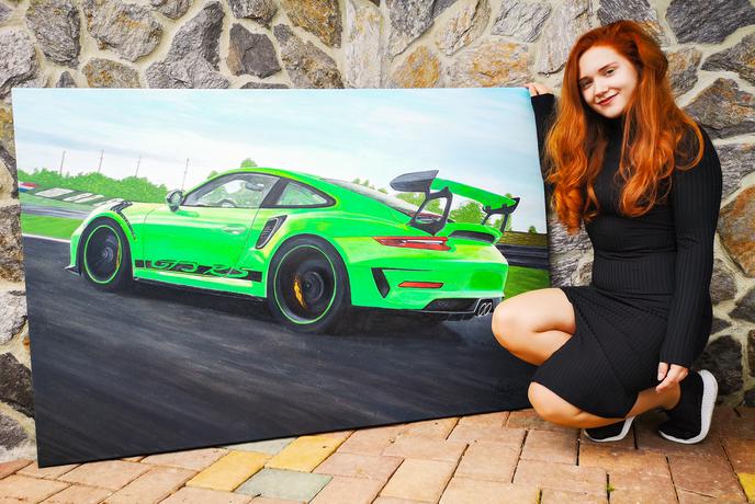 Mlada Slovenka, ki slika osupljive realistične avtomobile #foto