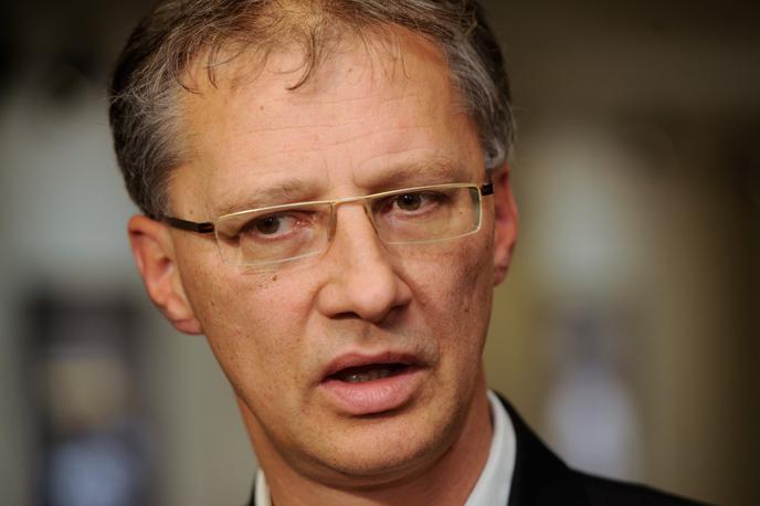 Igor Lukšič | Po Lukšičevem mnenju je Robert Golob eden redkih premierjev, ki odločitve ne le sprejme, ampak jih tudi izpelje, zato se je utrdil kot edina resna alternativa Janši. | Foto STA
