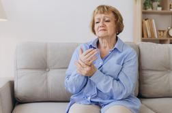 Mravljinci v rokah: zakaj se pojavljajo in kako jih odpraviti?