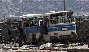 Na jugu Afganistana razneslo avtobus; več mrtvih