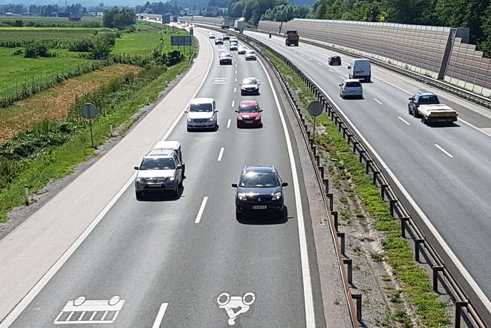 Policijo obvestili o vožnji v napačno smer na gorenjski avtocesti