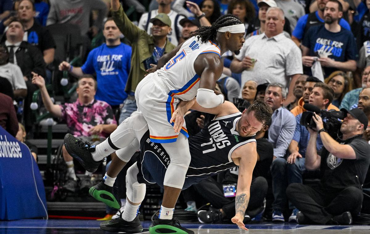 Dallas Mavericks Luka Dončić | Dallas je imel na četrti tekmi vse v svojih rokah, a je nato po mrku v zaključku zabeležil boleč poraz. | Foto Reuters