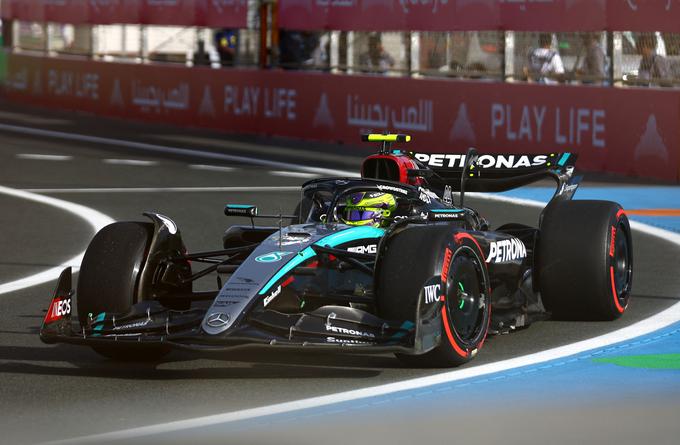 Lewis Hamilton je bil precej frustiran. Štarta osmi. | Foto: Reuters