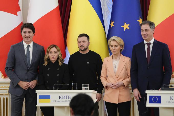 Giorgia Meloni je skupaj s predsednico Evropske komisije Ursulo von der Leyen, kanadskim premierjem Justinom Trudeaujem in belgijskim premierjem Alexandrom De Croojem ob drugi obletnici vojne v Kijevu obiskala ukrajinskega predsednika Volodimirja Zelenskega. | Foto: Guliverimage