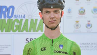 Velik up slovenskega kolesarstva Jakob Omrzel udeležen v hudi nesreči na italijanski dirki